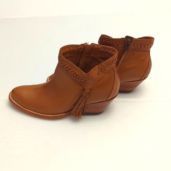 Women's Ariat Booties - Picture 2 of 8